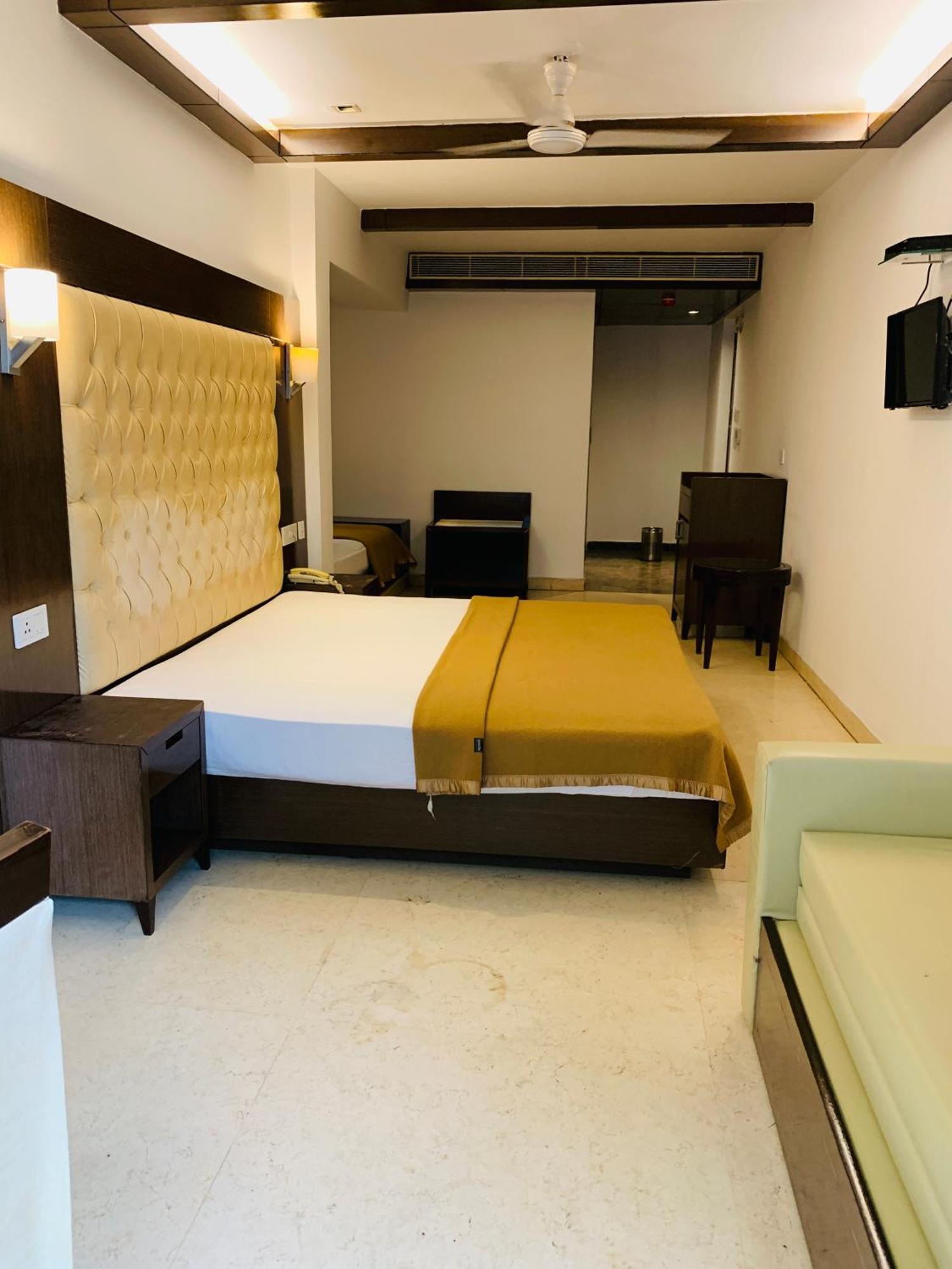Hotel Metropolis Tourist Paharganj New Delhi